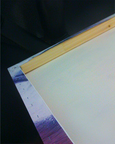 Example showing how canvas is stretched around a wood frames and why extra bleed area is necessary Photo of Moutned Canvas Frame